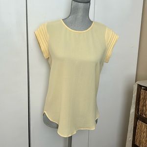 Creamy butter yellow short sleeve blouse size small
